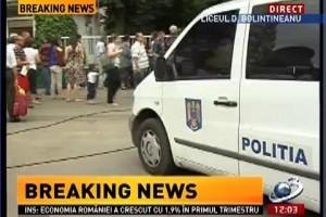 Bacalaureat 2013 /  Scandal la "Dimitrie Bolintineanu"! De la "Jură-te pe mă-ta că n-ai dat bani", la bătaie între poliţişti şi părinţi / Update
