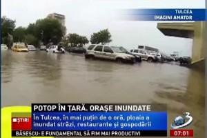 România, sub ape!  Inundaţiile au făcut ravagii în mai multe zone din ţară, iar mii de oameni au rămas izolaţi